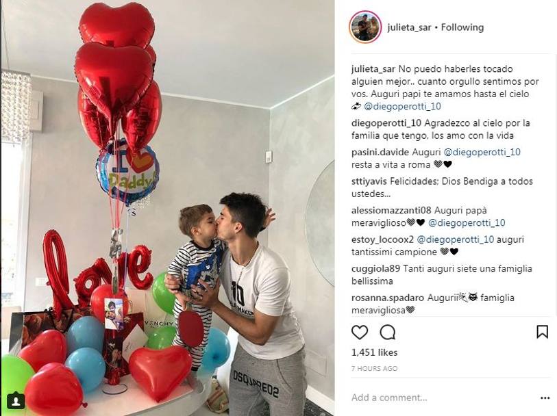 Cuori e palloncini per Diego Perotti da parte di moglie e figlio